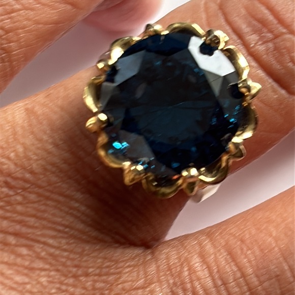 Vintage Style Fashion Ring - Picture 3 of 8